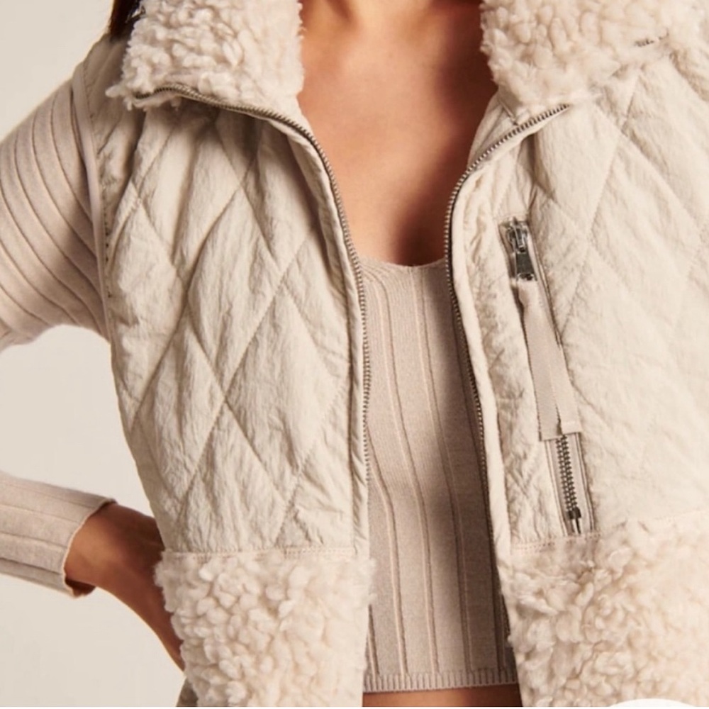 ABERCROMBIE SHERPA VEST - Picture 3 of 6